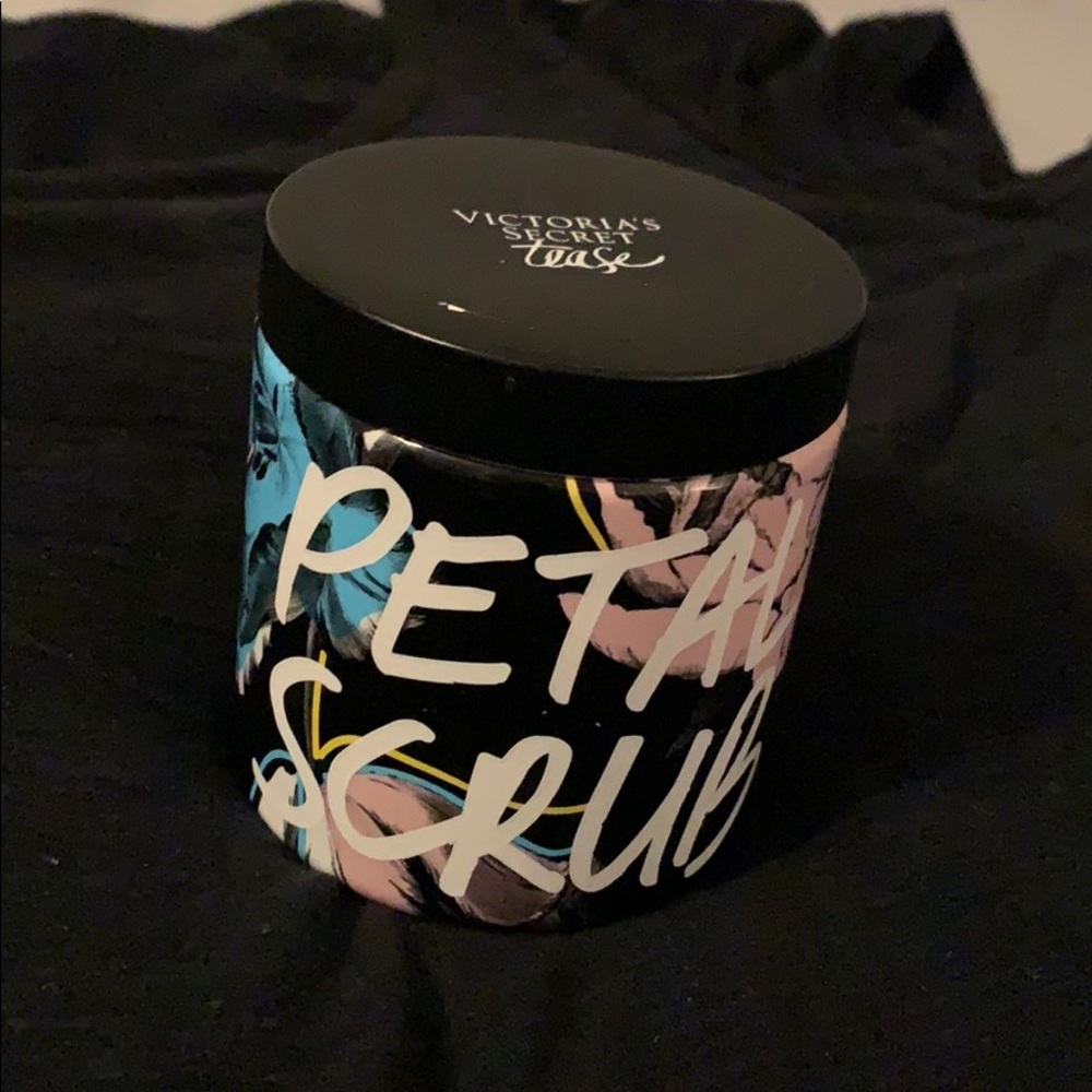 Victoria’s Secret Tease body scrub